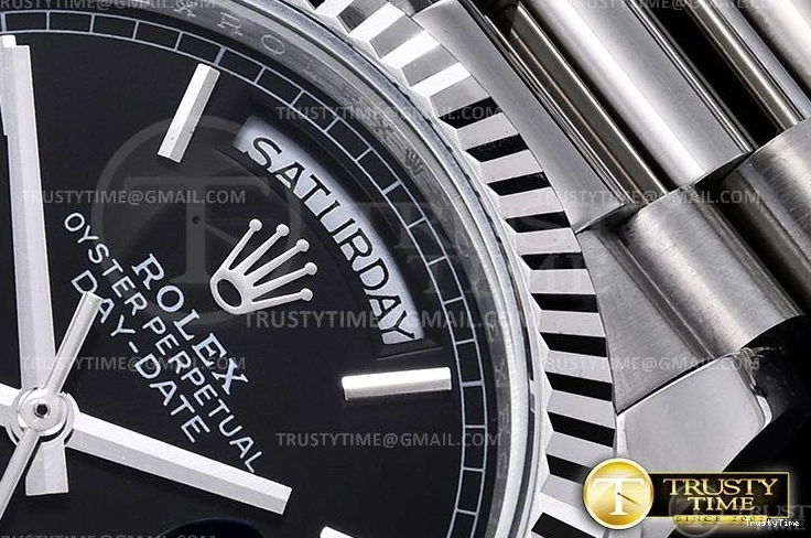1003 Versatile RDD0220H – DayDate 36mm 701